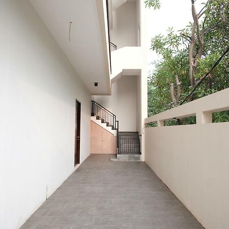 Reddoorz Near Taman Palem Ξενοδοχείο Τζακάρτα Εξωτερικό φωτογραφία