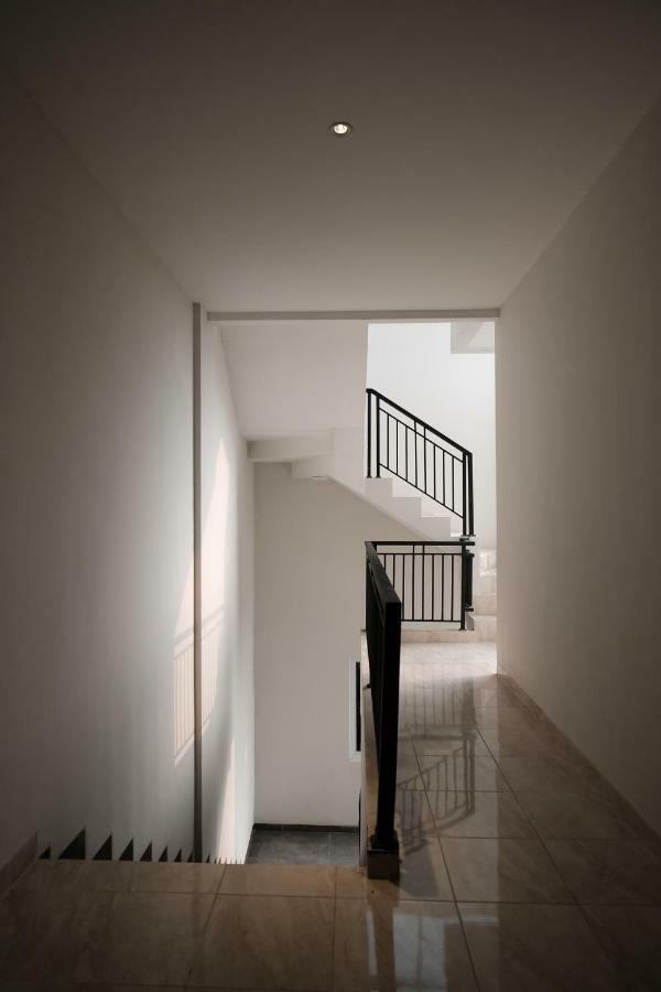 Reddoorz Near Taman Palem Ξενοδοχείο Τζακάρτα Εξωτερικό φωτογραφία